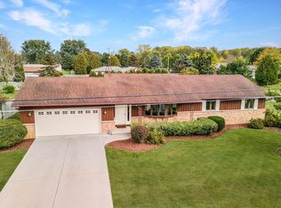 907 Center St, Cleveland, WI 53015