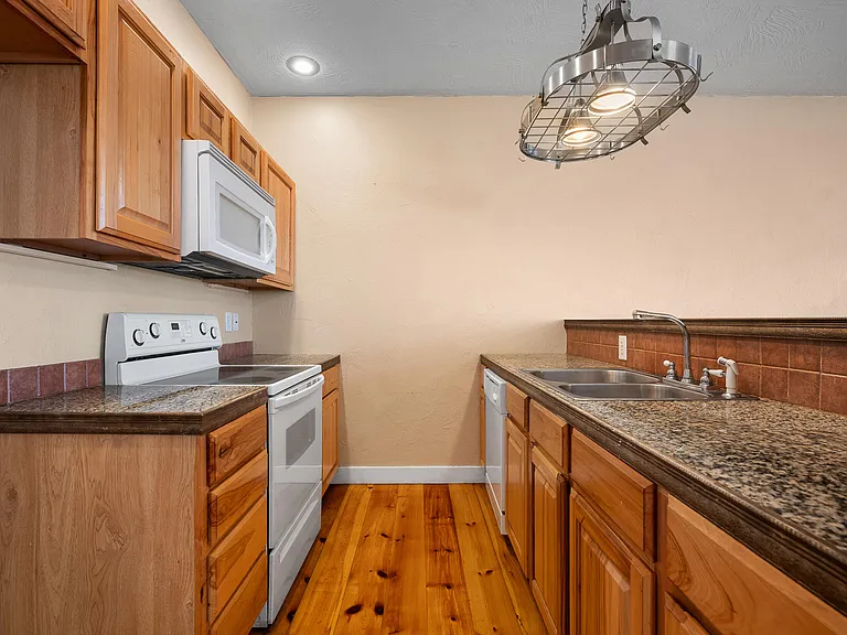 1543 S Tuscany Ct — Photo 10