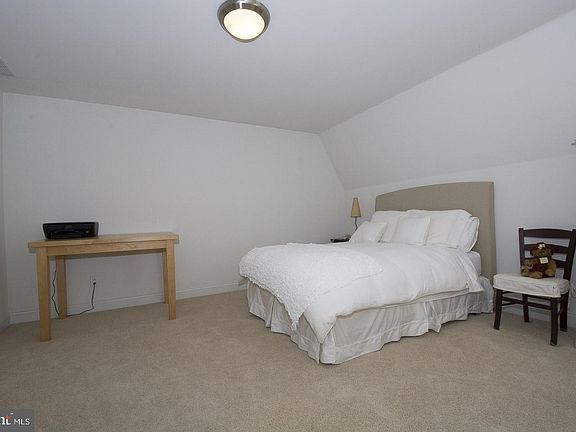 4th image of 229 Gaskill St #A