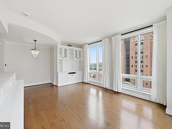 3rd image of 2050 Jamieson Ave APT 1008