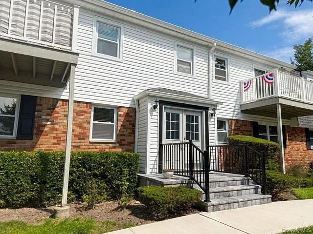 260 Waverly — Photo 2
