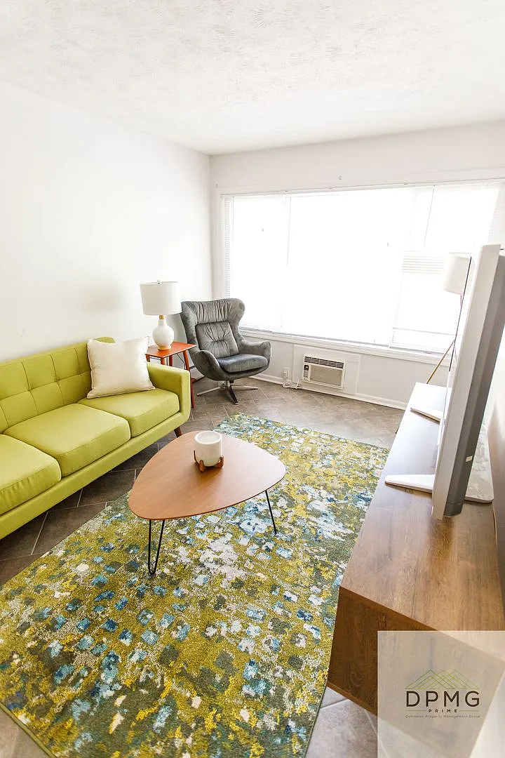 Welcome to 319 E. Hillsdale St. Lansing, MI 48933!! — Photo 3