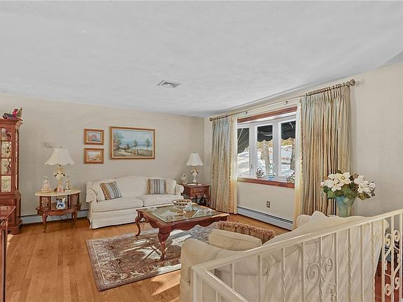 4th image of 49 Orchard Ave