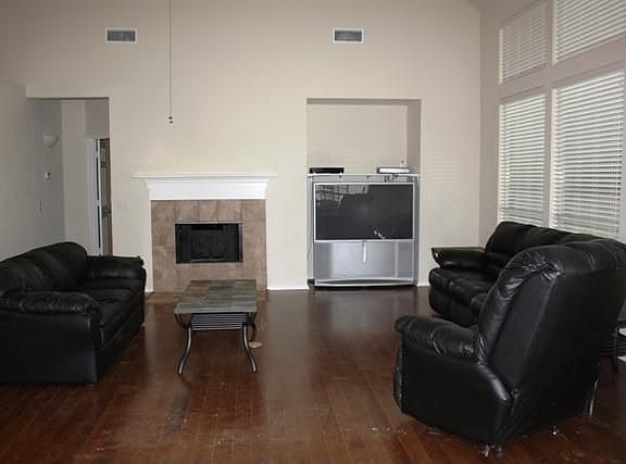 3rd image of 1615 Babbling Brook Dr