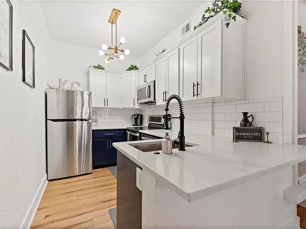 1111 W 46th St APT 28, Kansas City, MO 64112