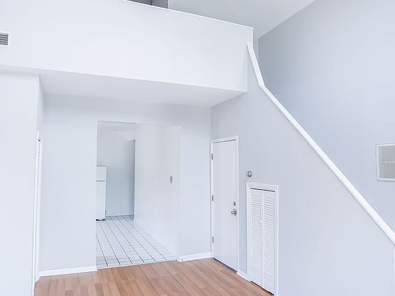 5th image of 2143 W Belmont Ave #3F