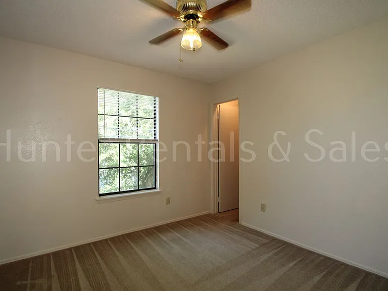 1905 Meadowbrook Dr — Photo 17