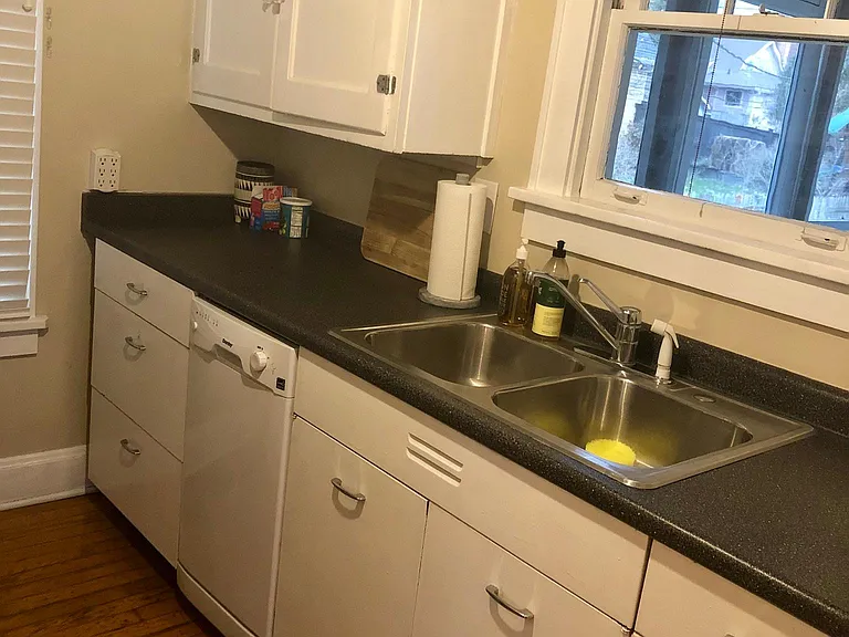 220 W Cedar St — Photo 7