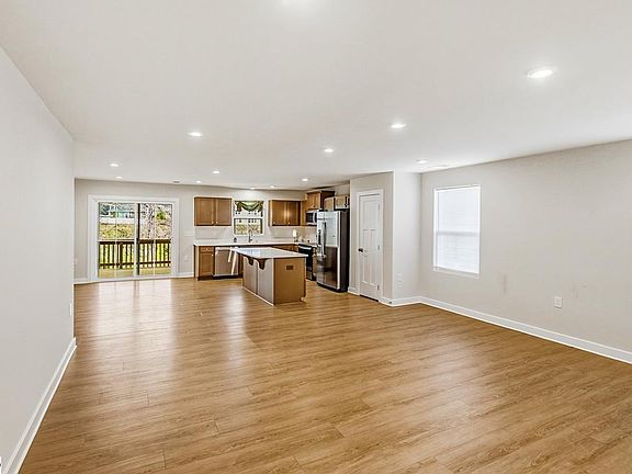 5th image of 18 Timberwild Dr