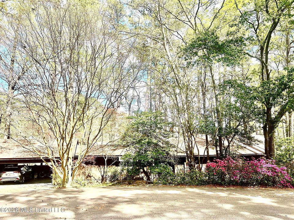 1st image of 402 Glen Cove Rd