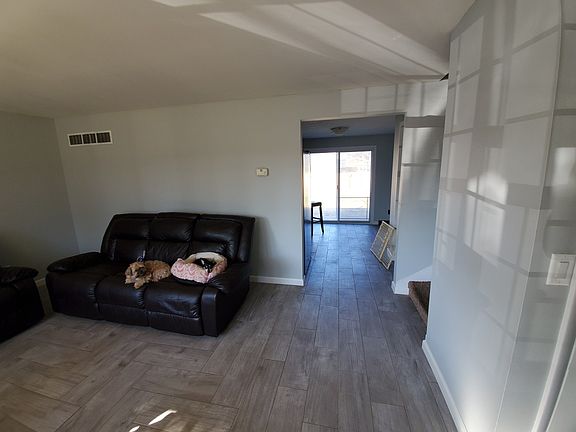 3rd image of 17 Meadow Ln