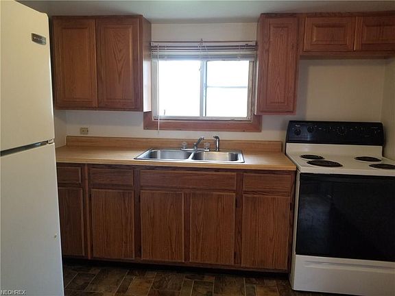2nd image of 1303 Poplar St