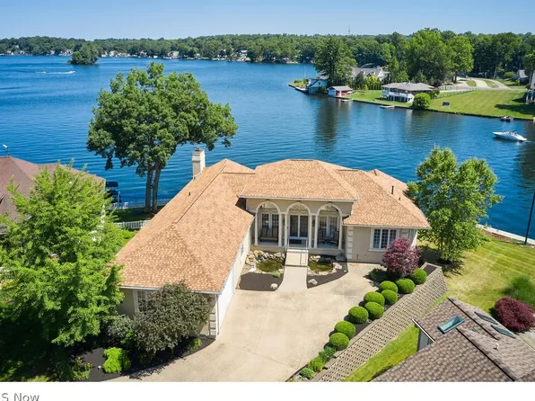 2 Lake Front Dr, Akron, OH 44319