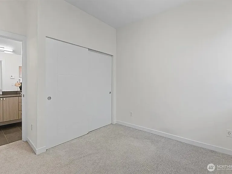 2310 W Newton St — Photo 7