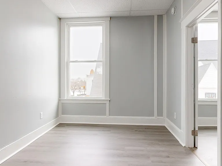 901 Main St #4 — Photo 6