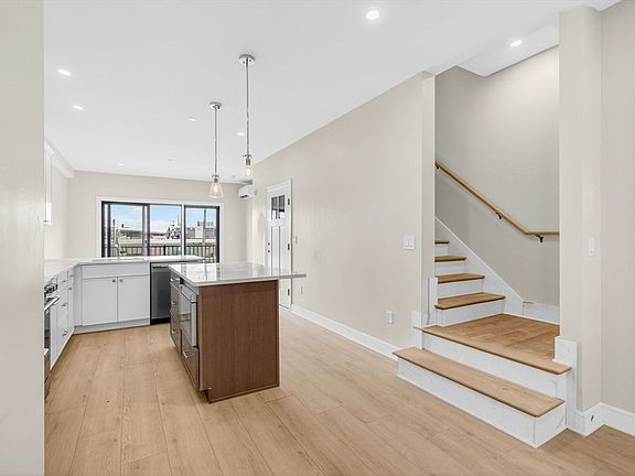 3rd image of 16 N End Blvd #1