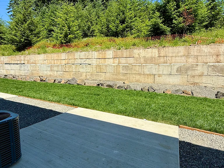 111 SW Canyon Rd #2 — Photo 3