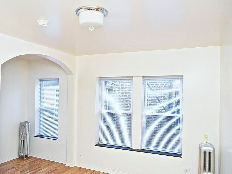 1st image of 6250 N Winthrop Ave APT 206