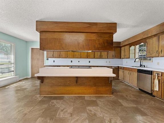 5th image of 850 Beau Ave