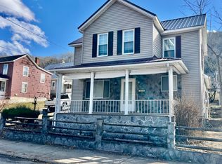 822 Summers St, Hinton, WV 25951
