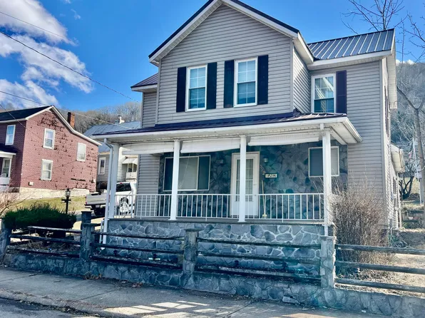 822 Summers St, Hinton, WV 25951