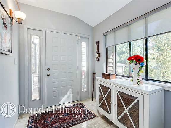 4th image of 52 Chestnut Ln
