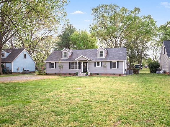 3rd image of 112 Fox Ridge Dr