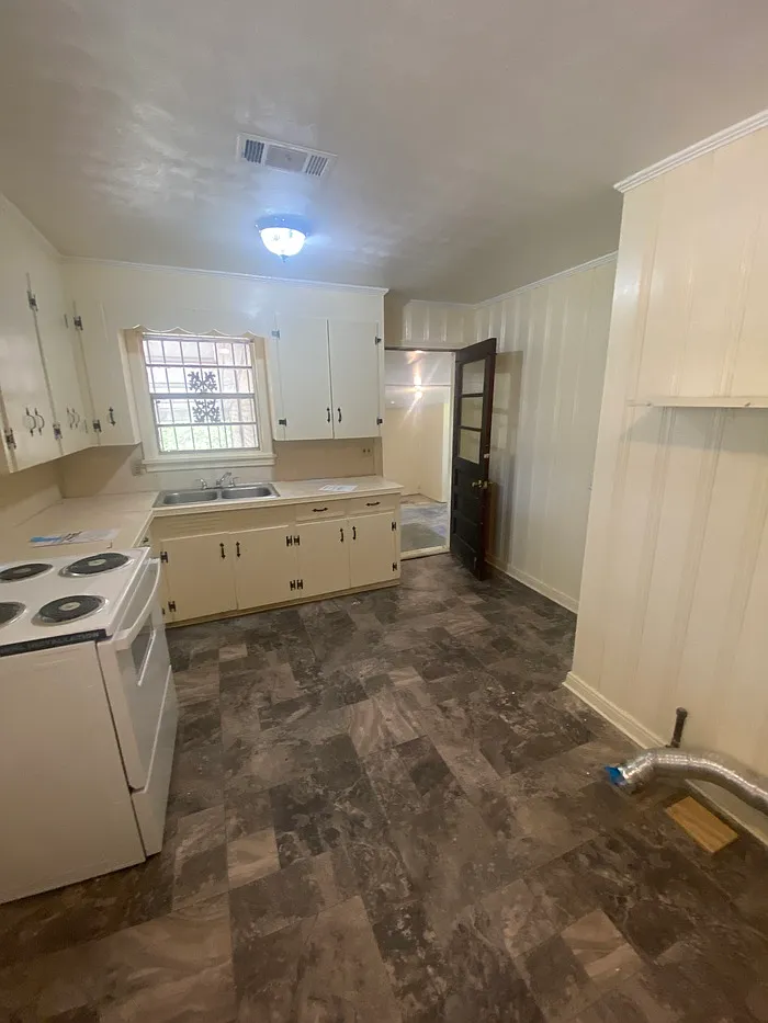 2 bed, 1.0 bath, $750 — Photo 2