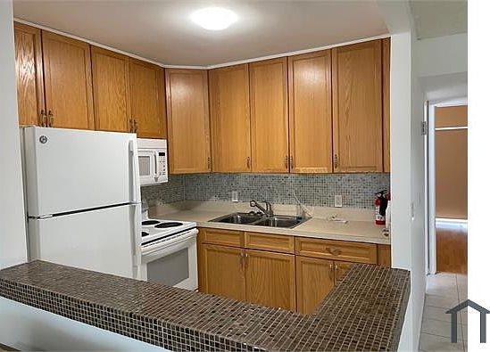 2nd image of 209 Sussex K