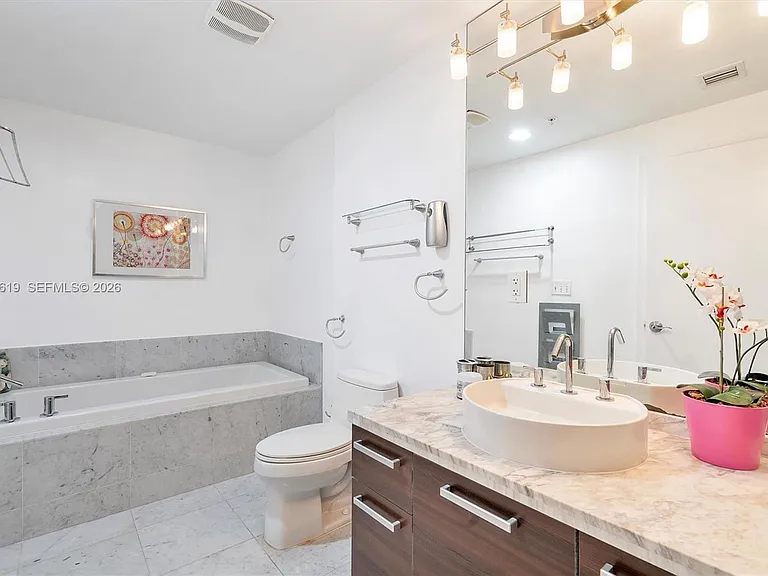 244 Biscayne Blvd #1906 — Photo 22