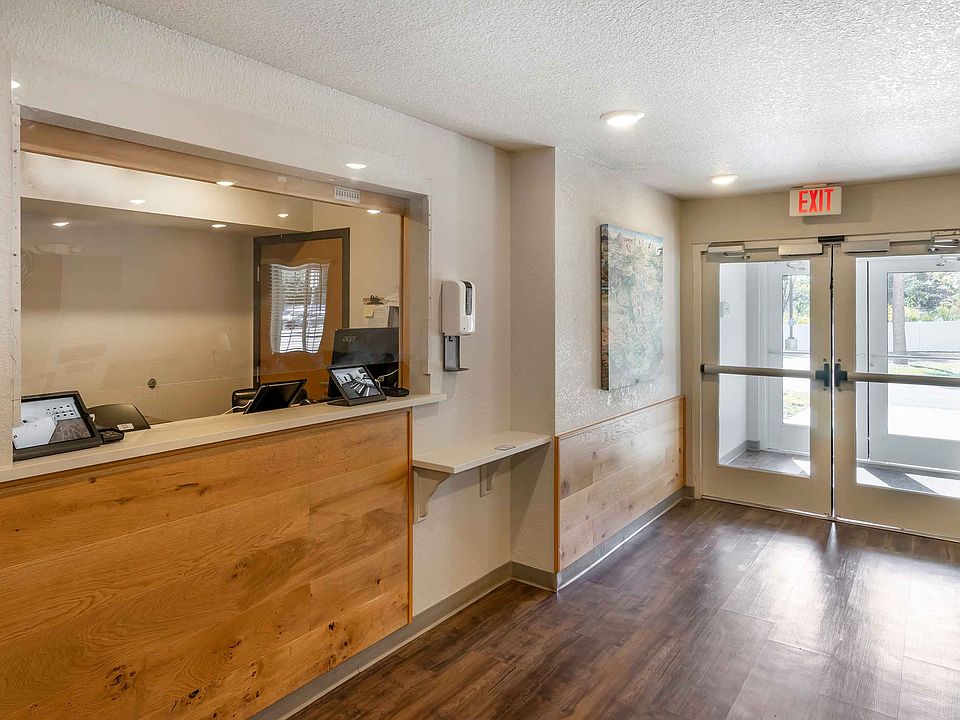 Lobby and Guest Check-in