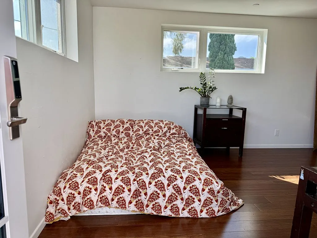 3 bed, 1.0 bath, 1092 sqft, $2,100 — Photo 3