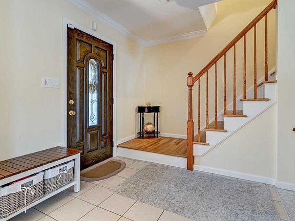 3rd image of 37 Twin Oak Ave