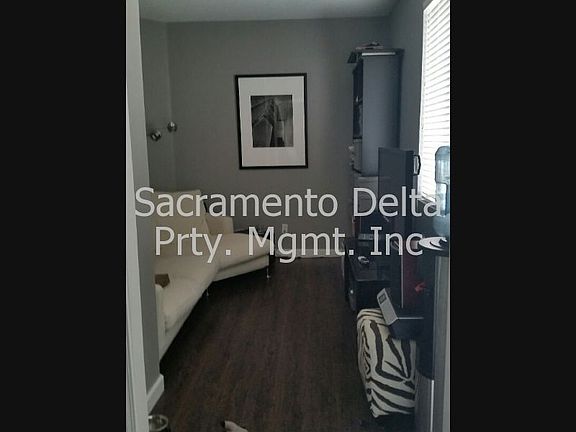 5th image of 3618 Saintsbury Dr