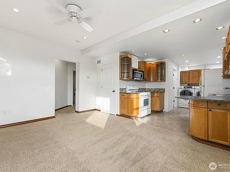 3231 Grand Ave #B — Photo 4