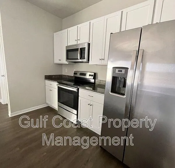 1700 NW 6th St — Photo 9