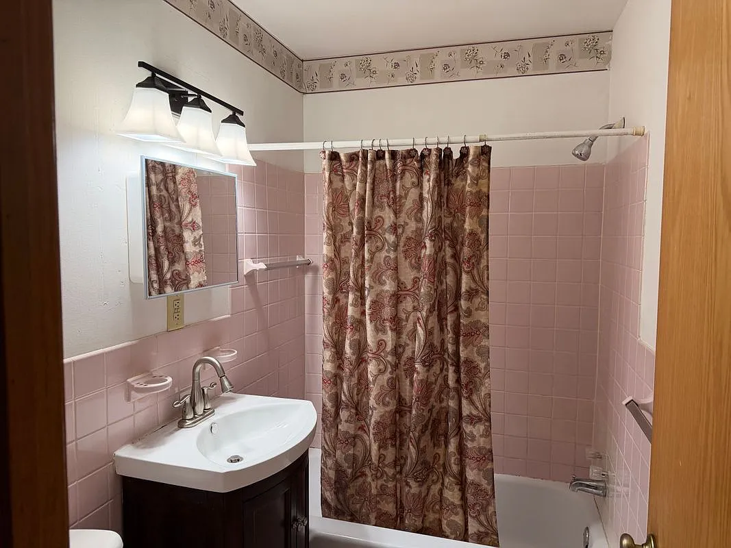 Studio, 1.0 bath, 172 sqft, $1,100 — Photo 3