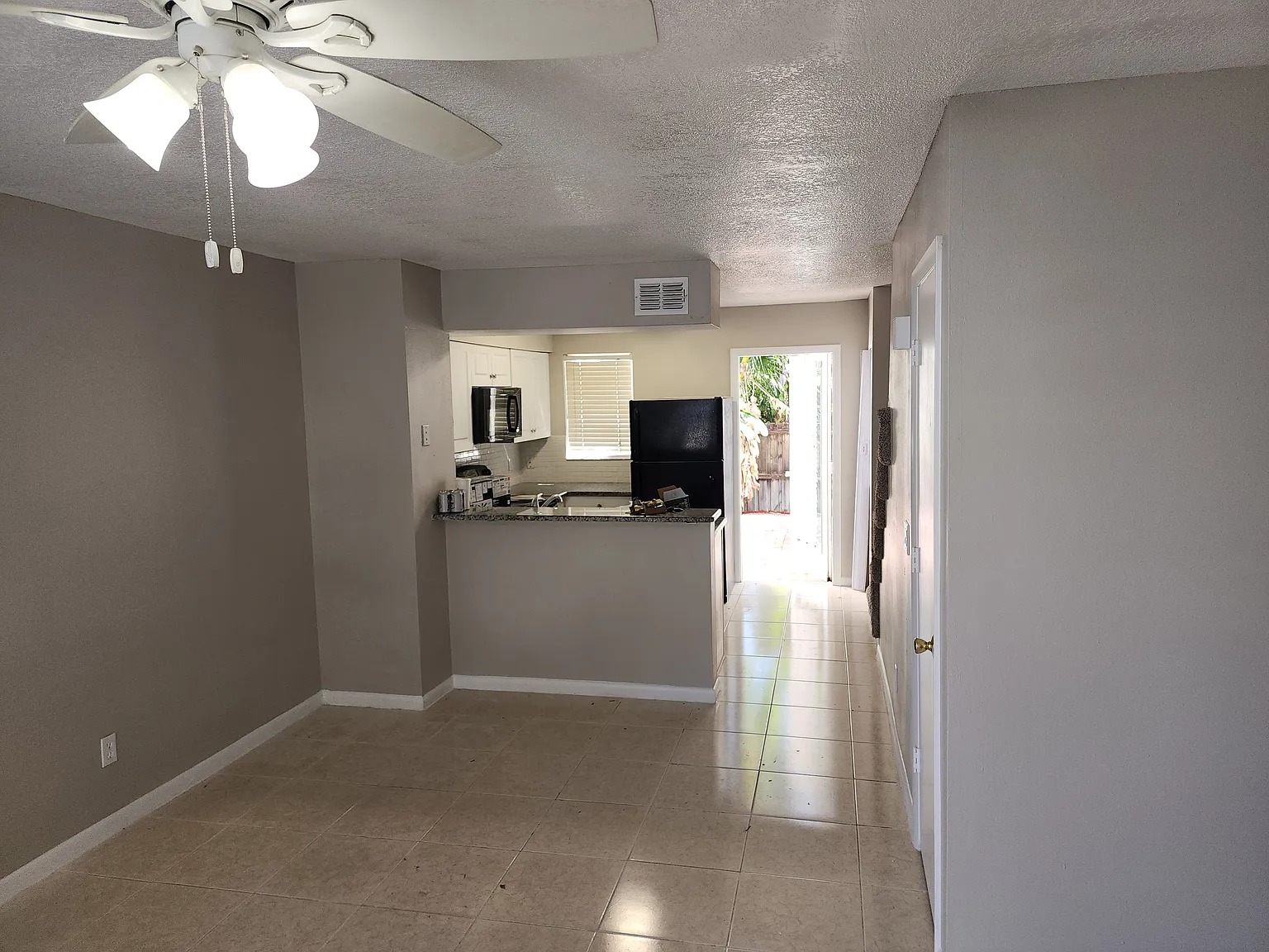 2 bed, 900 sqft, $2,000 — Photo 3