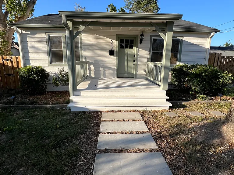 517 W Maple St — Photo 1