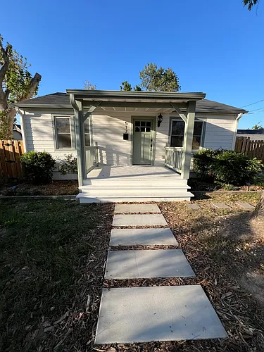 517 W Maple St Photo 1