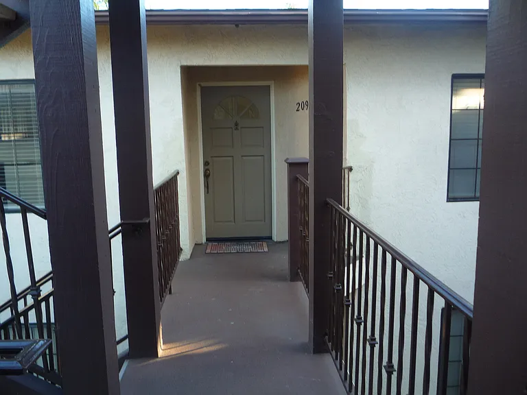2828 Famosa Blvd #209 — Photo 8
