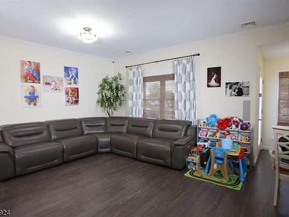 4th image of 61-69 Schuyler Ave #4