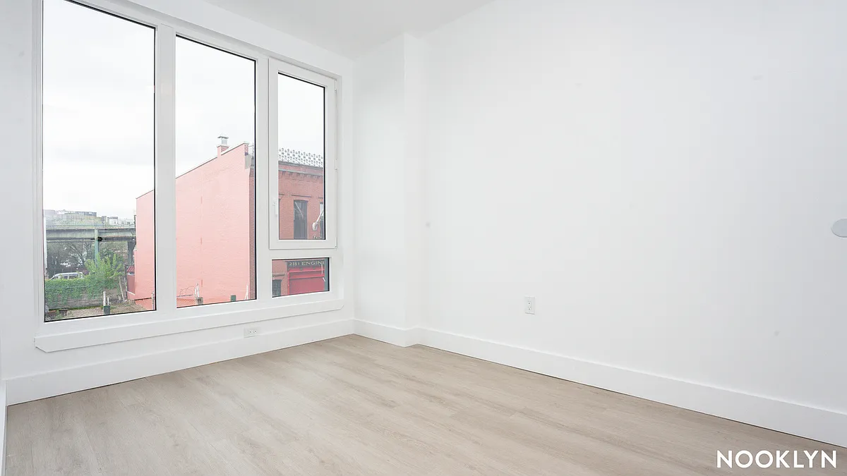 Building Photo - 649 Hart St #2D