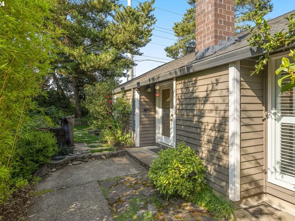5560 NW Tamarron Pl, Portland, OR 97229
