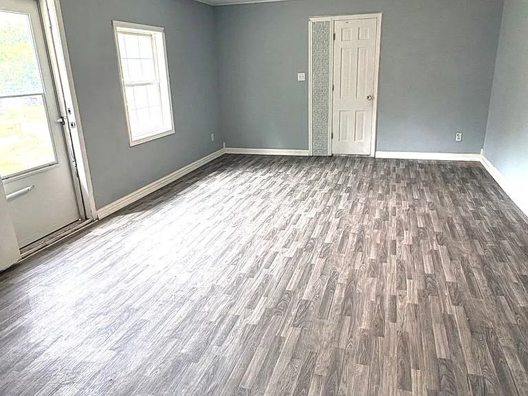 304 S Magnolia St — Photo 2