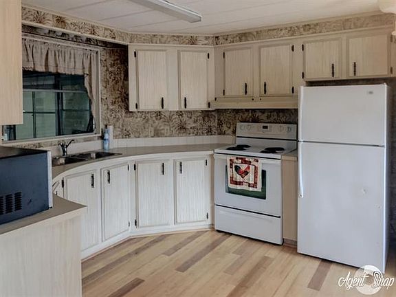 2nd image of 424 Drage Dr