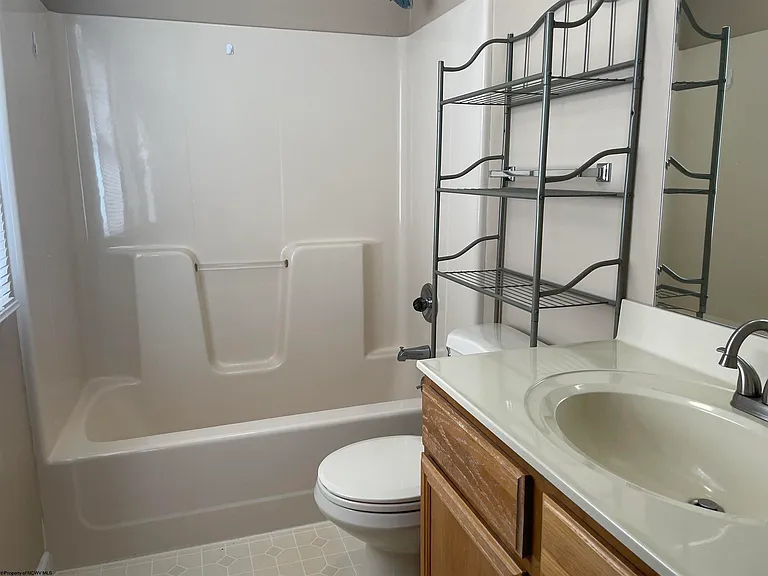 206 Stonegate Cir — Photo 15