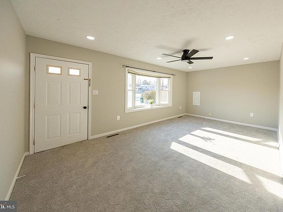 3rd image of 45756 Sayre Dr