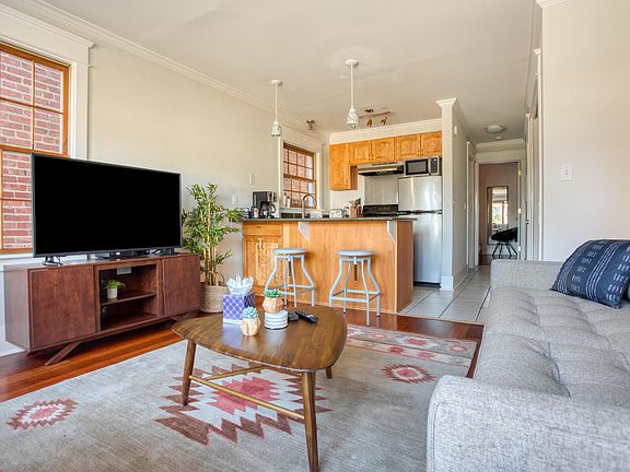 5th image of 213 17th Ave E APT 14