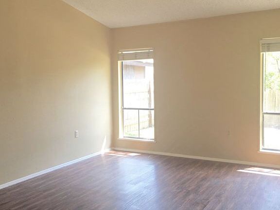 3rd image of 4606 La Marquesa St